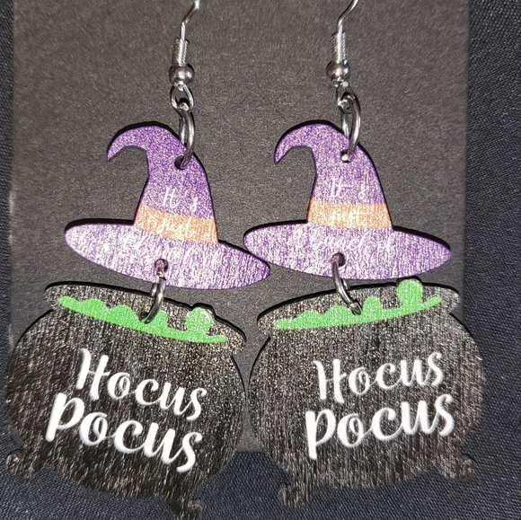 Hocus pocus dangle wood earrings - Picture 5 of 7